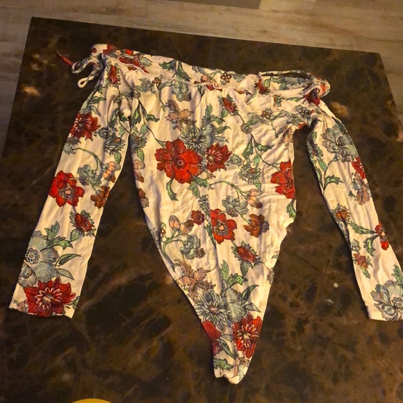 US Medium, floral body suit never worn - Picture 2 of 2